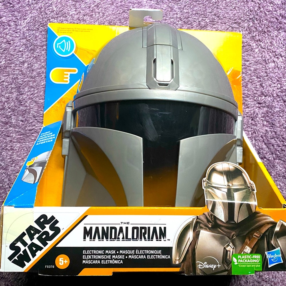 Brand New Star Wars The Mandalorian Electronic Mask